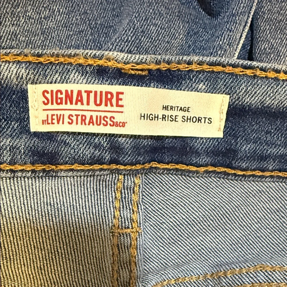 3/$20 Signature by Levi Strauss Blue Denim Pearl Rhinestone Heritage Jean Shorts - Picture 5 of 11